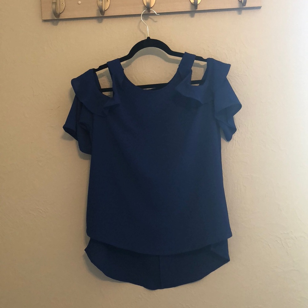 Gibson Cold Shoulder Ruffle Top, L
